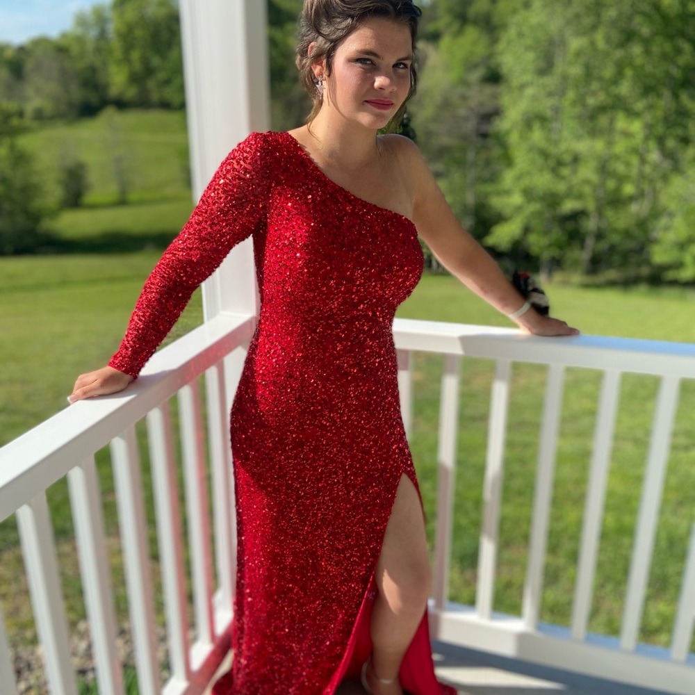 Elegant Red One-Shoulder Dress